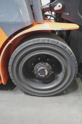 丰田四轮前装载机