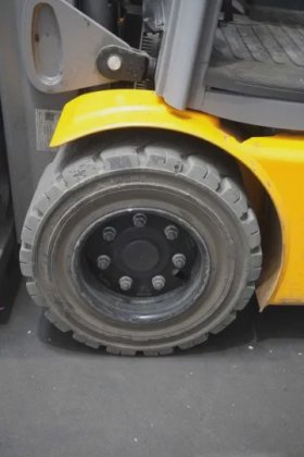 永恒力三轮前叉车