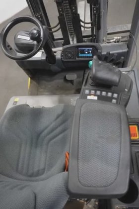 永恒力三轮前叉车