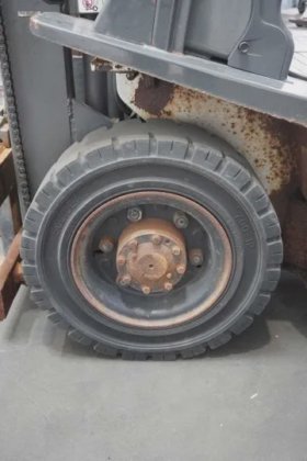 日产四轮前装载机