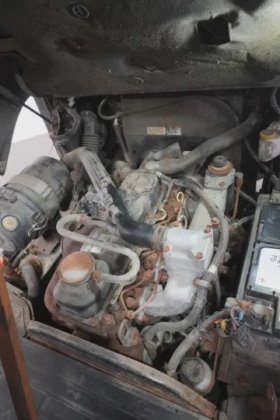 日产四轮前装载机