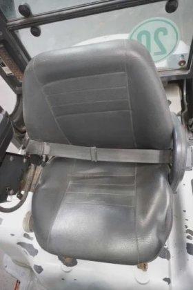 日产四轮前装载机