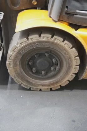 永恒力三轮前叉车