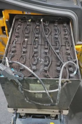 永恒力三轮前叉车