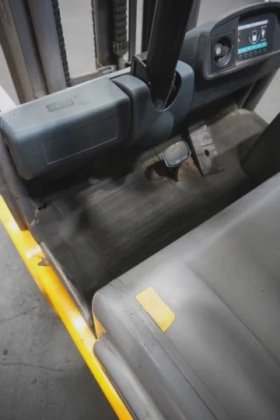 永恒力三轮前叉车