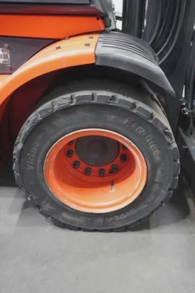 林德四轮前叉车