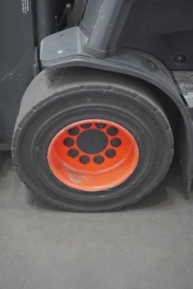 林德四轮前叉车