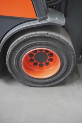 林德四轮前叉车