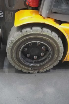 永恒力三轮前叉车