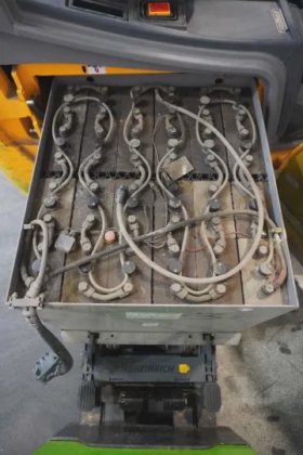 永恒力三轮前叉车