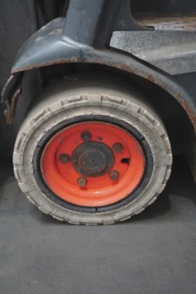 林德四轮前叉车