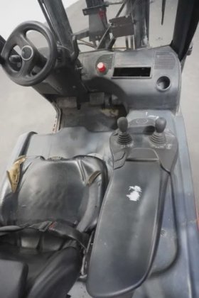 林德四轮前叉车