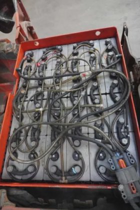 林德四轮前叉车