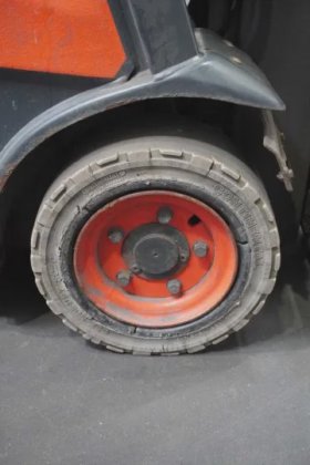 林德四轮前叉车