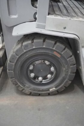 永恒力三轮前叉车