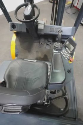 永恒力四轮前叉车