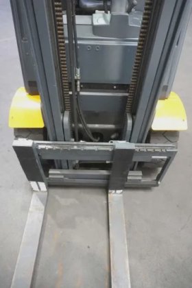 永恒力四轮前叉车