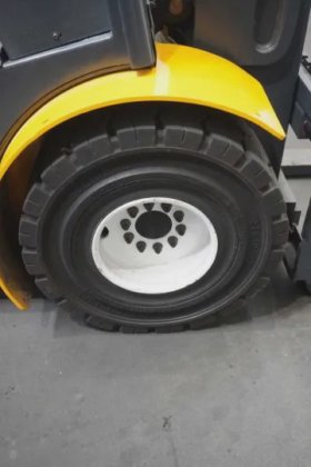 永恒力四轮前叉车