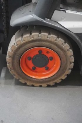 林德四轮前叉车