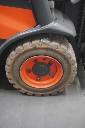 林德四轮前叉车