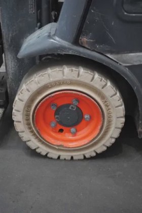 林德四轮前叉车