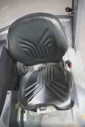 永恒力三轮前叉车