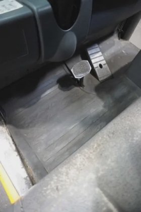 永恒力三轮前叉车