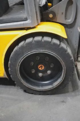 永恒力三轮前叉车