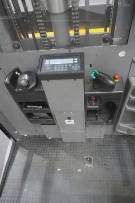 永恒力高举式拣选机