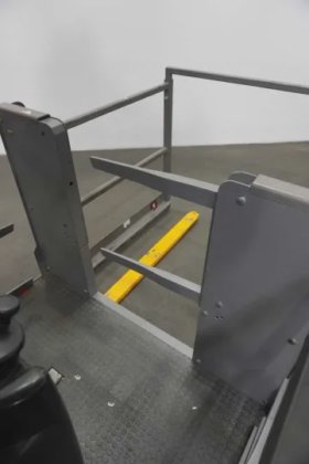 永恒力高举式拣选机