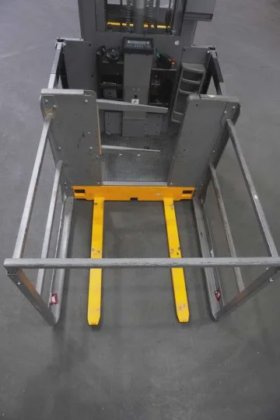 永恒力高举式拣选机