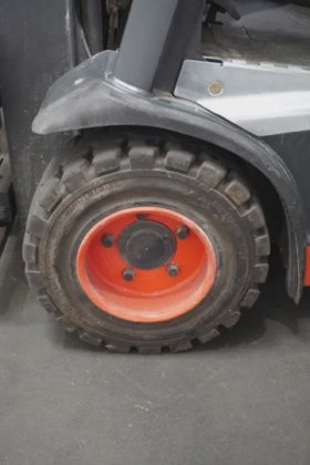 林德三轮前叉车