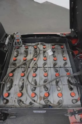 林德三轮前叉车