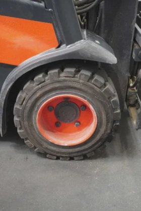 林德三轮前叉车