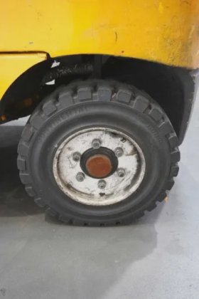 永恒力四轮前叉车