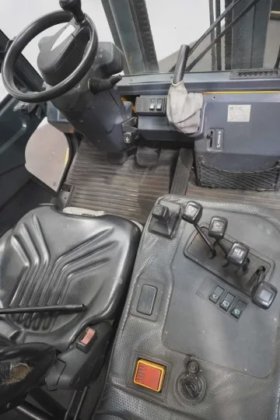 永恒力四轮前叉车