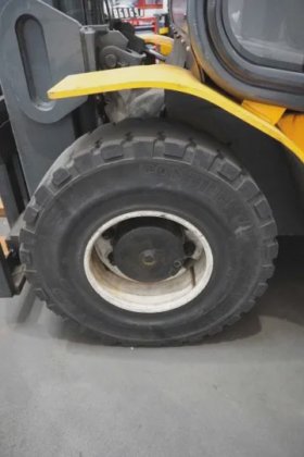 永恒力四轮前叉车