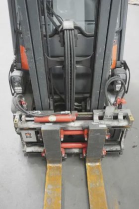 林德四轮前叉车