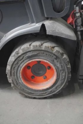 林德四轮前叉车