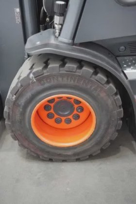 林德四轮前叉车