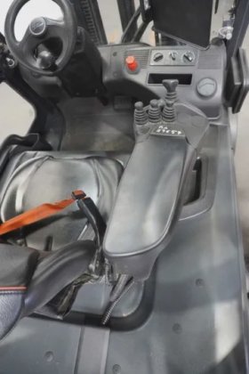 林德四轮前叉车