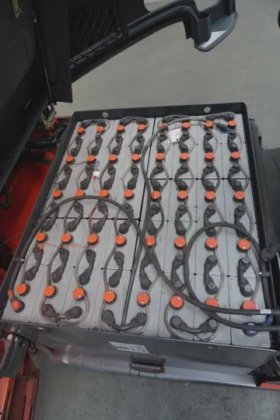 林德四轮前叉车