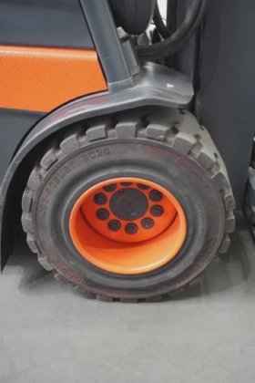 林德四轮前叉车