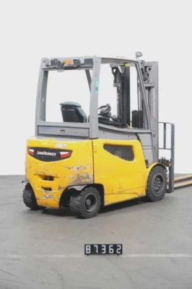 永恒力四轮前叉车