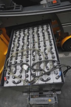 永恒力四轮前叉车