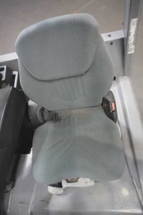 永恒力四轮前叉车