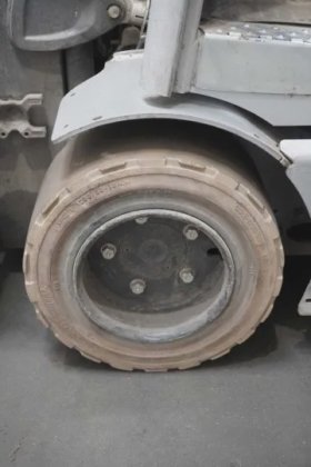 STILL 三轮前装载机