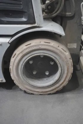 STILL 三轮前装载机