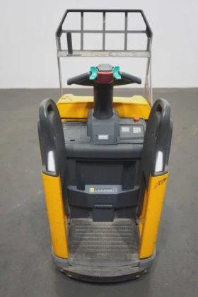 永恒力低叉车驾驶室