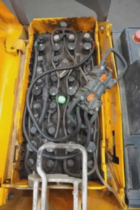 永恒力低叉车驾驶室